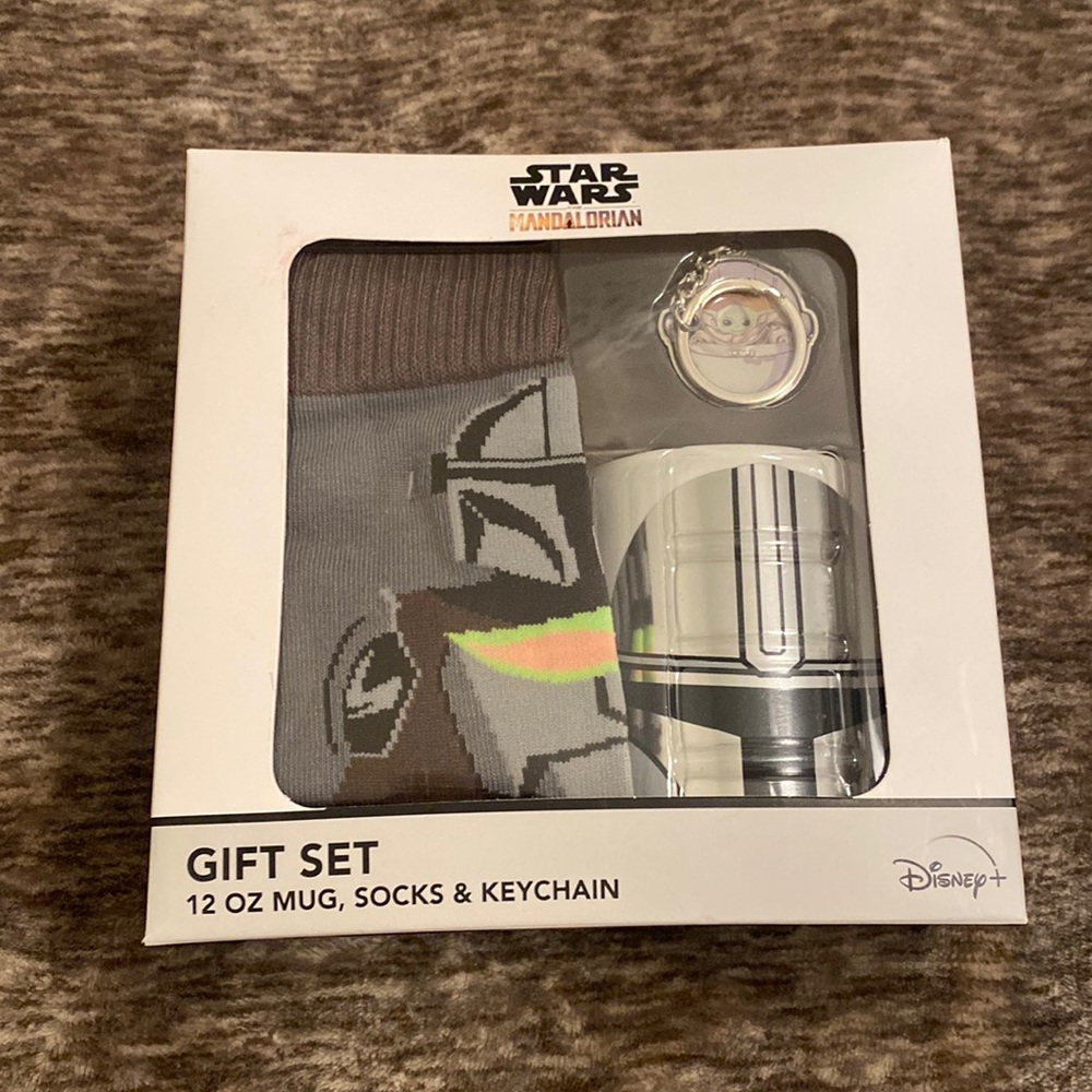 Disney + Star Wars The Mandalorian Grogu Baby Yoda The Child Gift Set